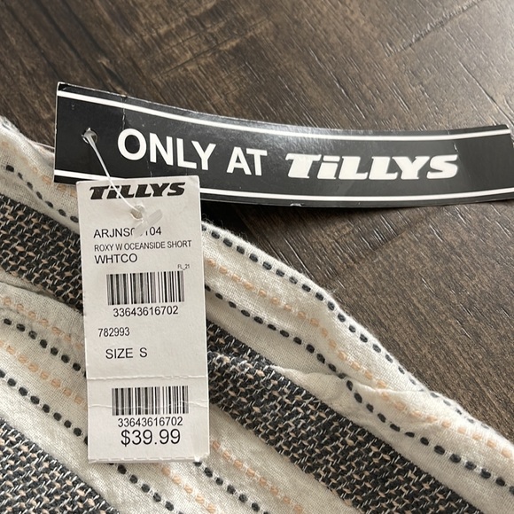 NWT! Roxy Beach Shorts - Picture 4 of 4